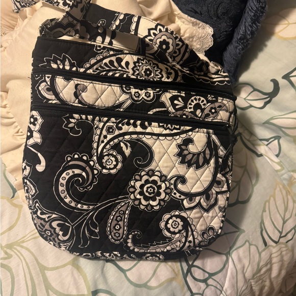 - Vera Bradley crossbody purse. Midnight Paisley retired  pattern. Like new. - Picture 1 of 1